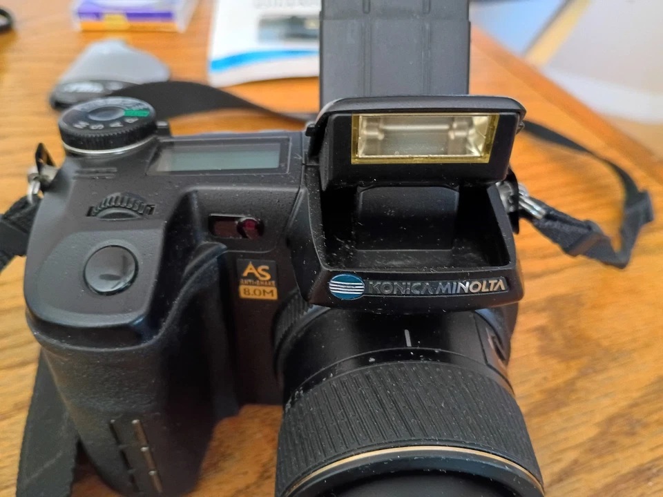 Konica Minolta DiMAGE A2 8MP Digital Camera 7x 2GB SD 3 Batteries Charger Tested - Image 4 of 4