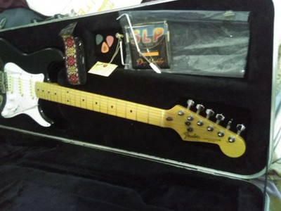 Fender Stratocaster  80 s  Blackie  Maple Neck Mint W/EXTRA BUNDLES   Hard Case