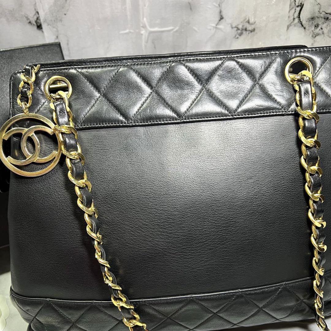 CHANEL Black Matelasse Lambskin Shoulder Bag PF4RS8