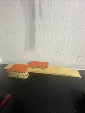 OO Gauge HORNBY DUBLO D1  Island Platform / Station DA456 & Signal Cabin 5080 D1