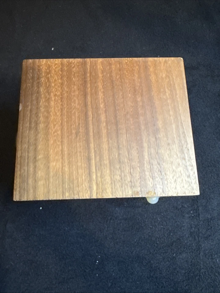 TIVOLI MODEL ONE AM/FM RADIO WALNUT /BEIGE Good Condition. Is Missing 3 Legs. - Image 4 of 4