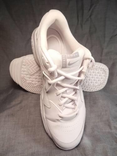 10.5 men's shoes in women's