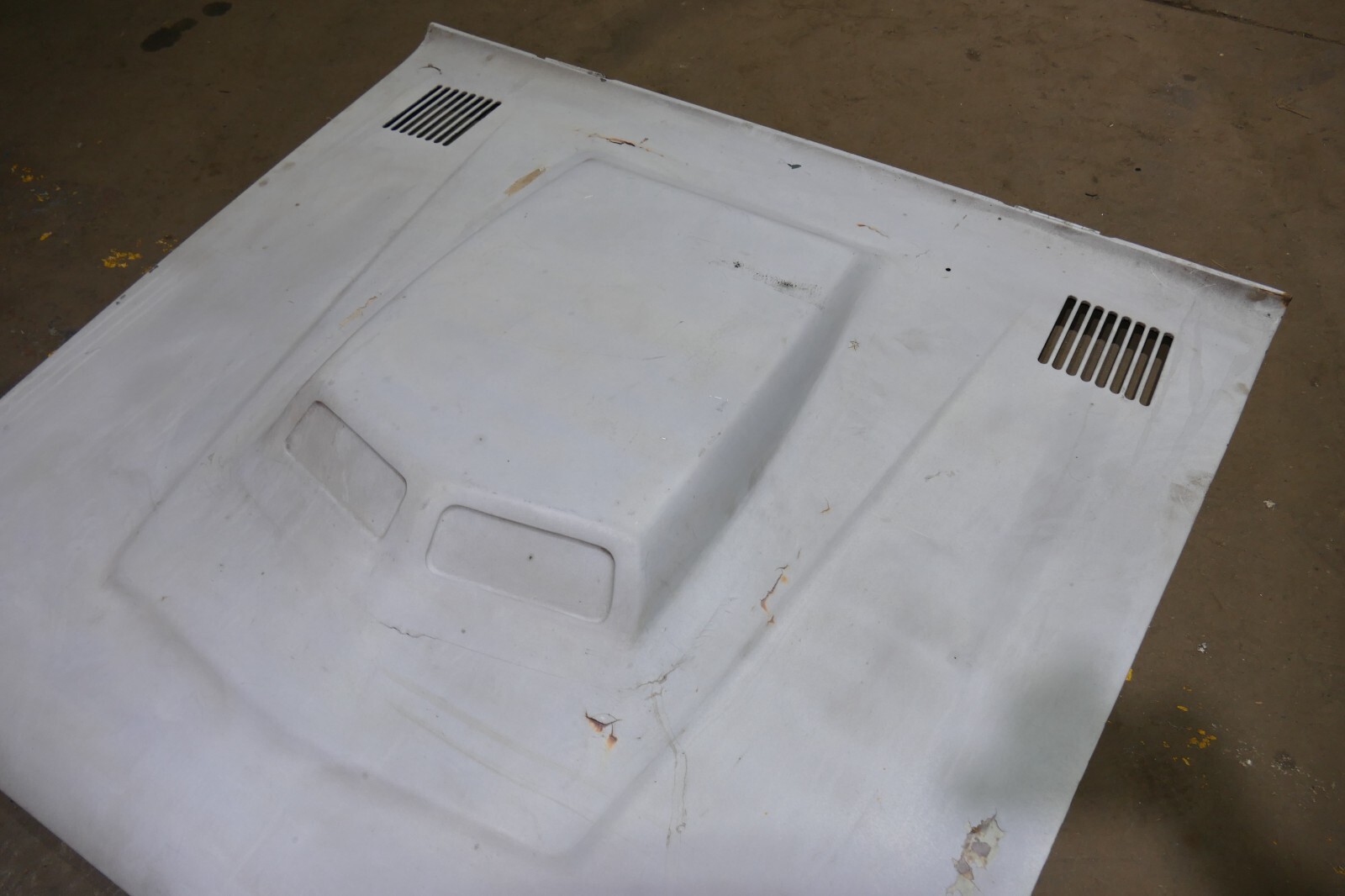 19661977 EARLY FORD BRONCO HOOD WITH AFTERMARKET SCOOP eBay