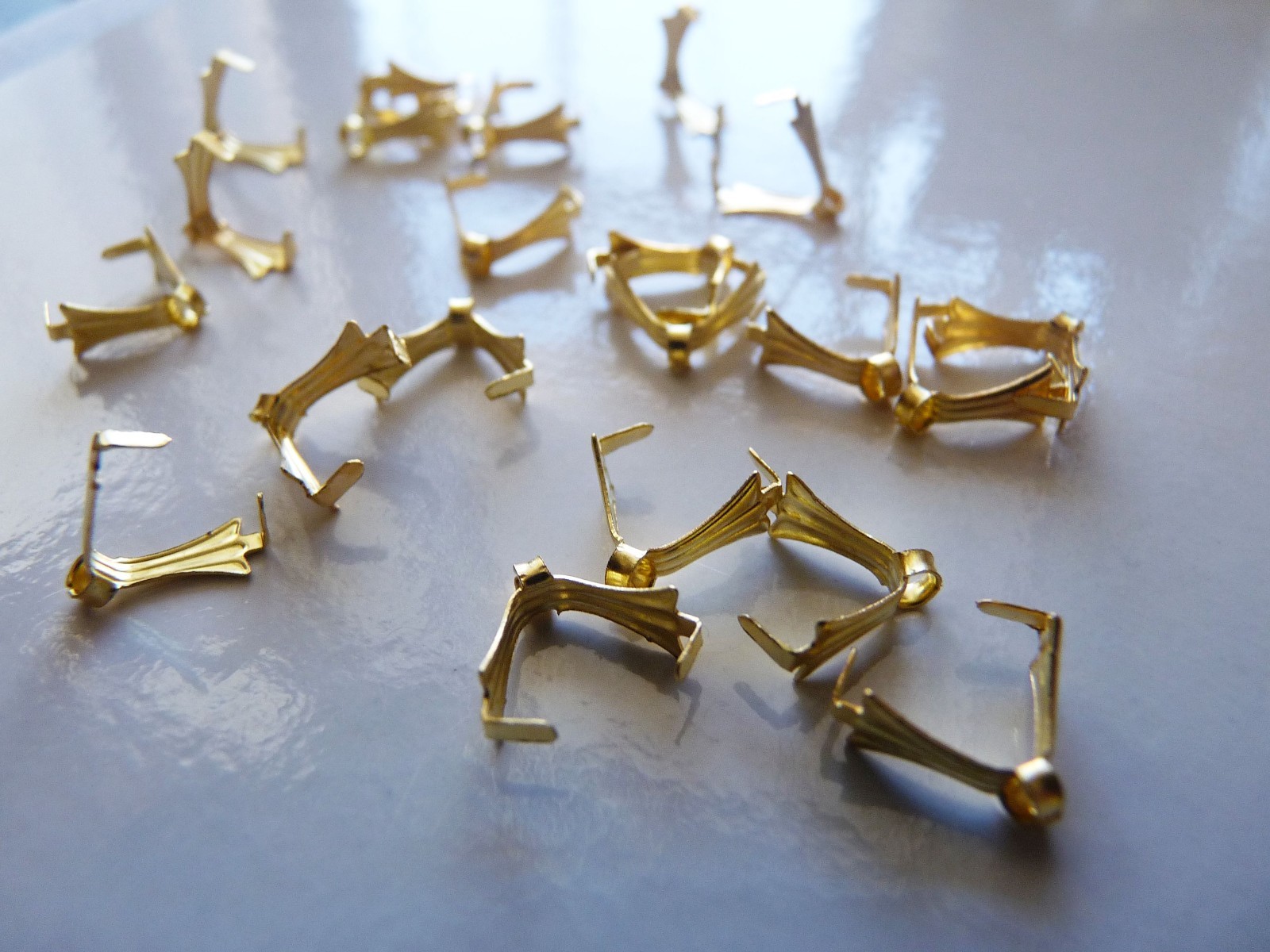 20pcs Earrings Pinch Bails for Pendants Bead Connector 10x4mm Bronze