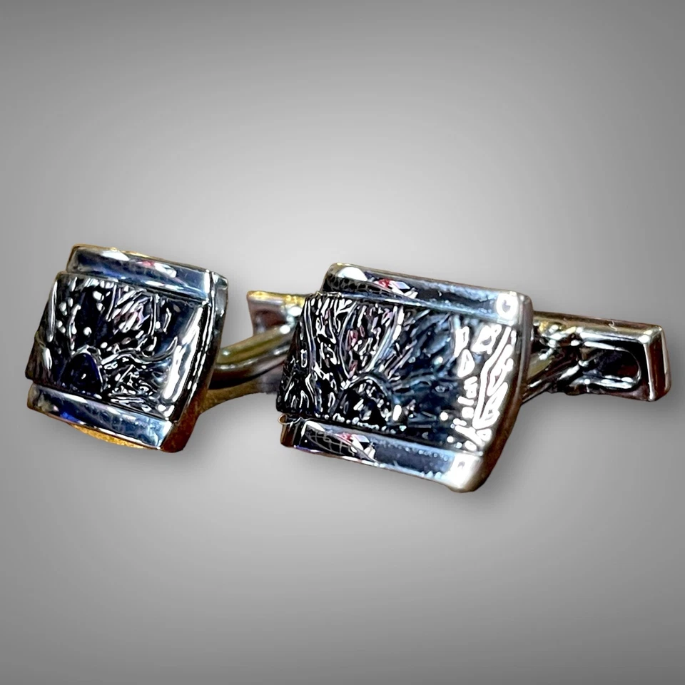 Gemelos Kenneth Cole Para Hombre Tono Plateado Filigrana Diseñador Coleccionables Firmados Foto 2 de 4