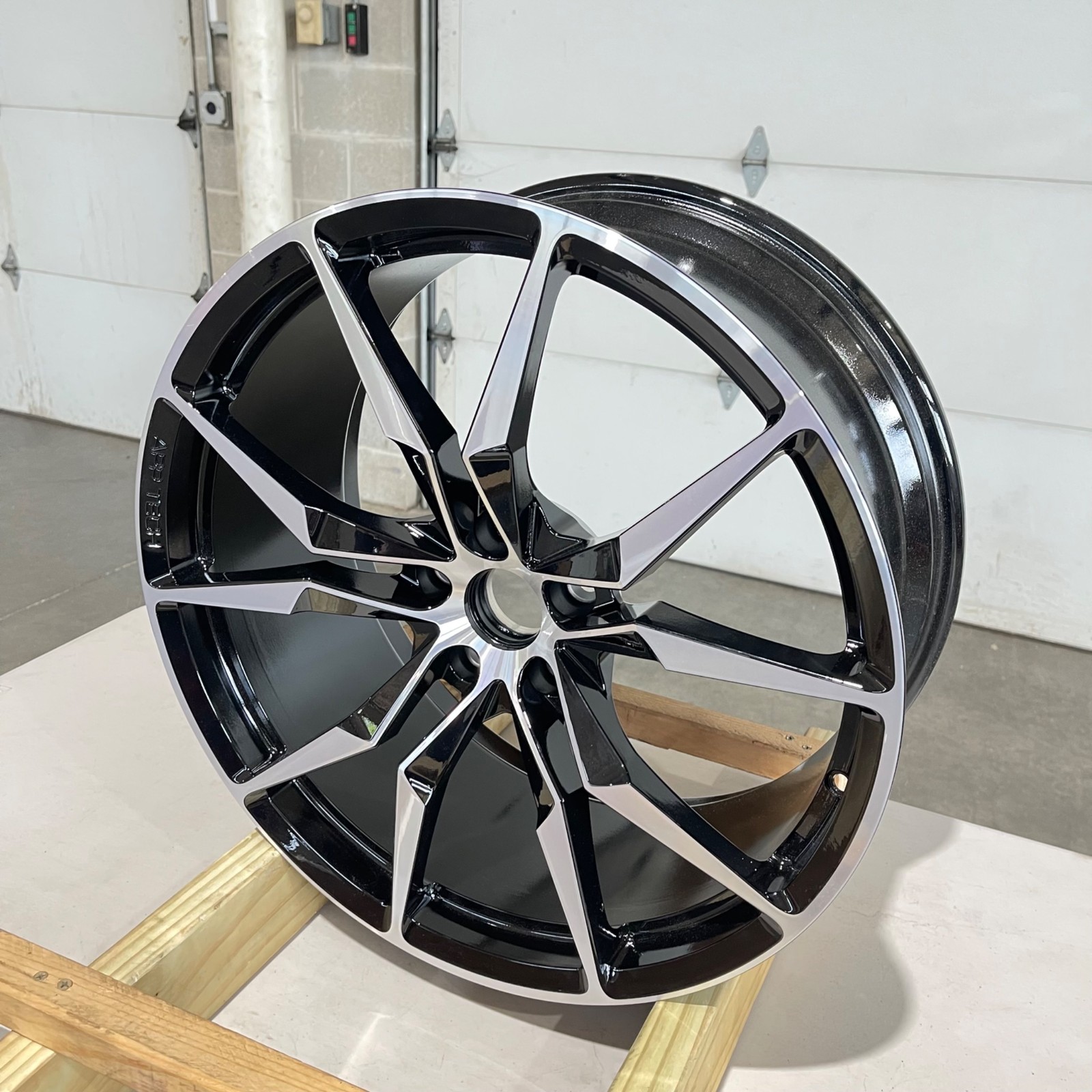 Lamborghini Aventador Front Wheel Black P/N 470601017