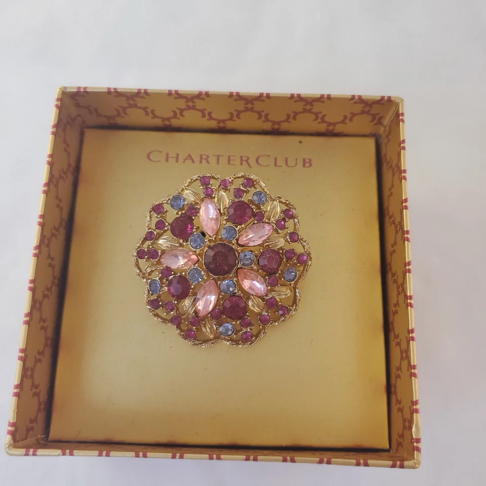 Broche prendedor y caja de regalo Macys Charter Club rosa y cristal rubí estrás flor Foto 2 de 4