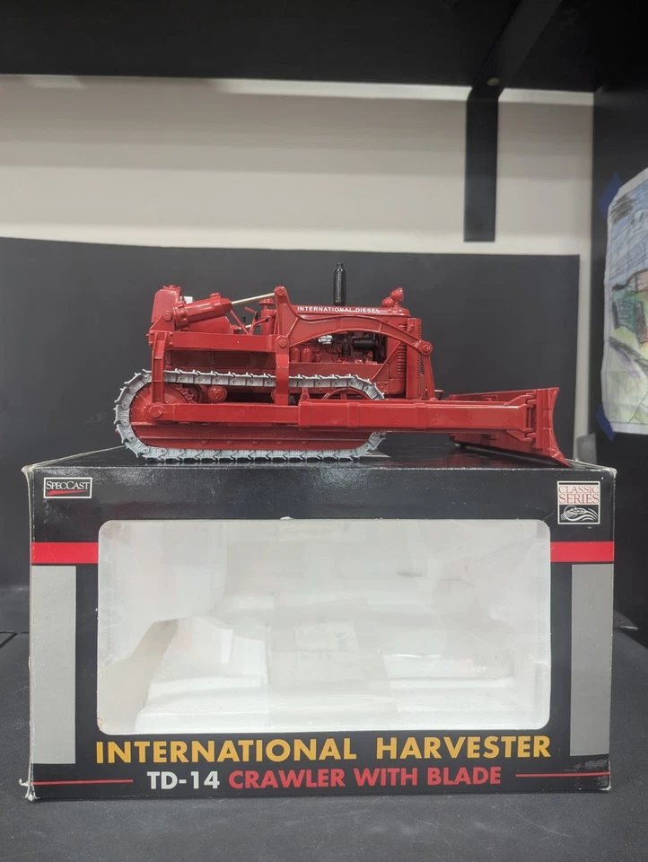 SpecCast International Harvester TD-14 Crawler W/ Blade Classic Series ZJD156 - Image 2 of 4