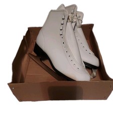 CCM GOLD MEDAL FIGURE SKATES WHITE WOMEN SIZE 9 W-GM New in Box