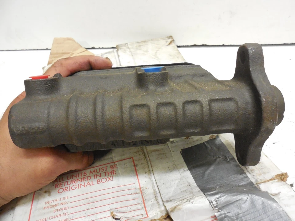 Cilindro maestro de freno Remfd NAPA P2414 para Chevy GMC Buick Cadillac Pontiac Olds Foto 3 de 4