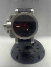 Oakley Gearbox Uhr Edelstahl Schwarz & Rot Swiss Made Saphirglas