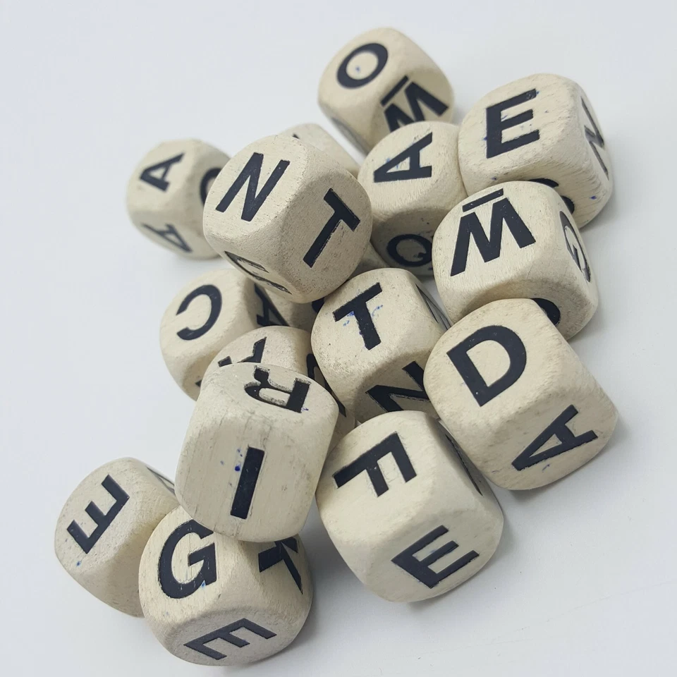 Juego de palabras Boggle Nº104 Juego de repuesto de 16 cubos de letras 1976 madera Foto 3 de 4