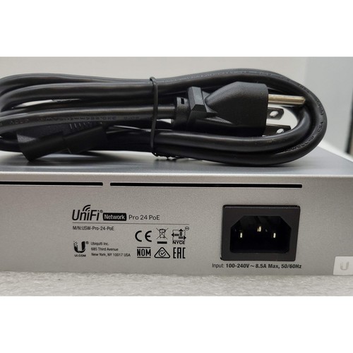 Commutateur Ubiquiti UniFi USW-PRO-24-POE 24 ports PoE Pro avec oreilles de rack - Photo 3/4