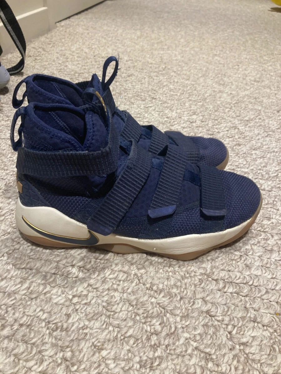 Lebron James Nike Zoom soldier 11 size 5.5Y