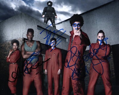MISFITS KOMPLETT SIGNIERTES FOTO (1) RHEON, SHEEHAN, THOMAS, STEWART-JARRETT, SOCHA