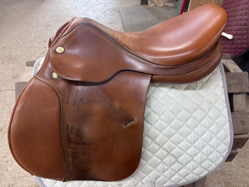 Prestige Hunter/Jumper (English) Saddle, Size 18, Tree 33