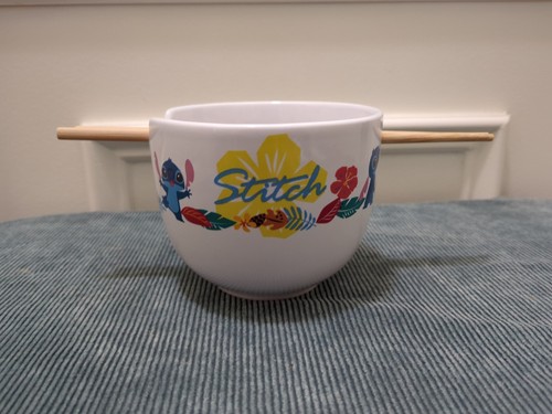 Usado en Excelente Condición Disney Lilo And Stitch Cerámica 16 Onzas Ramen Cuenco y Palillos de Madera - Imagen 1 de 9