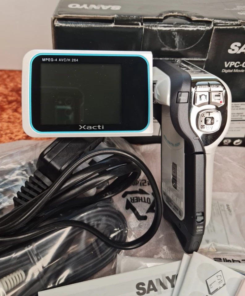 Sanyo VPC-CA65 Xacti Waterproof Digital Movie Camera (BOXED) - Image 3 of 3