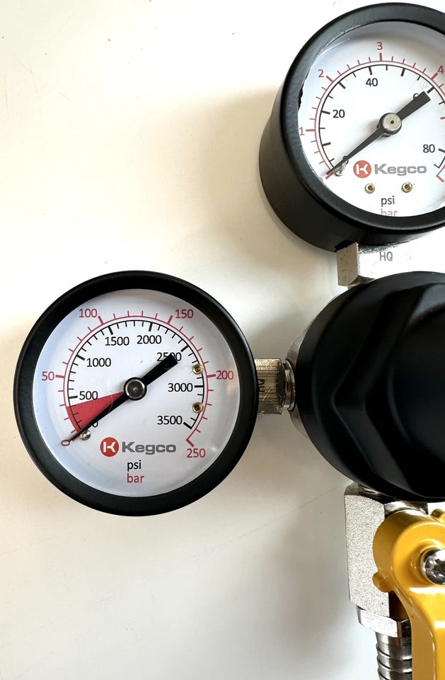 Regulador de CO2 Kegco Doble Calibre Grado Comercial Modelo KC YH-762 Foto 2 de 4