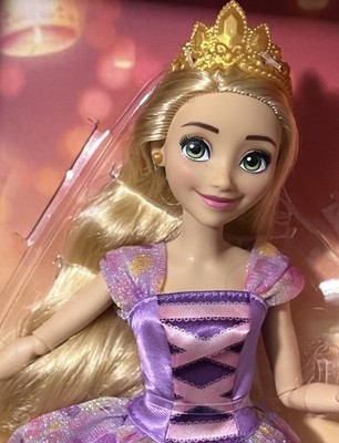 Mattel Rapunzel Puppe Disney Princess Original mit Glitzer Kleid
