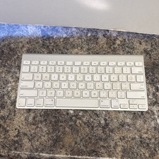 Apple A1314 Wireless Keyboard - White