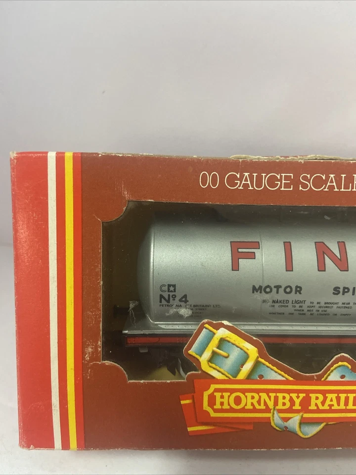 Hornby OO Gauge R115 FINA No.4 Tank Wagon - Image 4 of 4