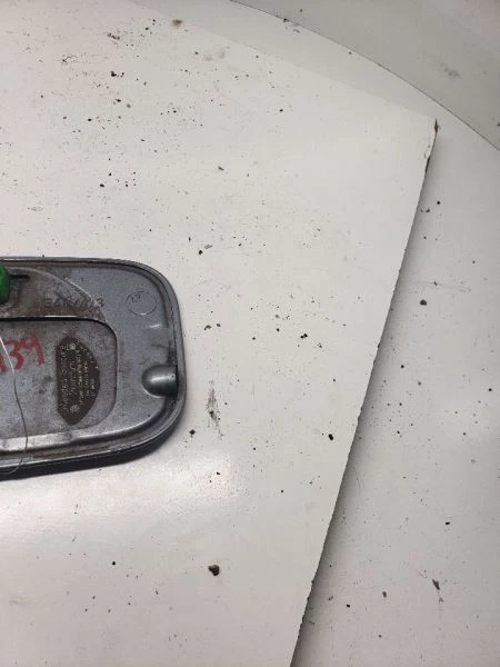 325XI 2005 Fuel Filler Door 1108397 - Image 3 of 4