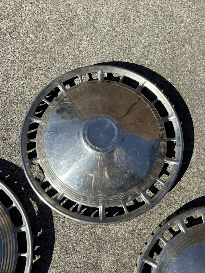 Juego de 4 tapacubos vintage Toyota Corona Mark 1964-1970 T40/50 Foto 4 de 4