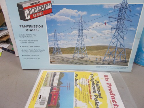 KIT DE TORRES DE TRANSMISIÓN WALTHERS~ #933-3121 Y POSTES TELEFÓNICOS RIX~ ESCALA HO | Zustand: Used