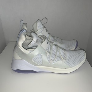 nike women's air alluxe