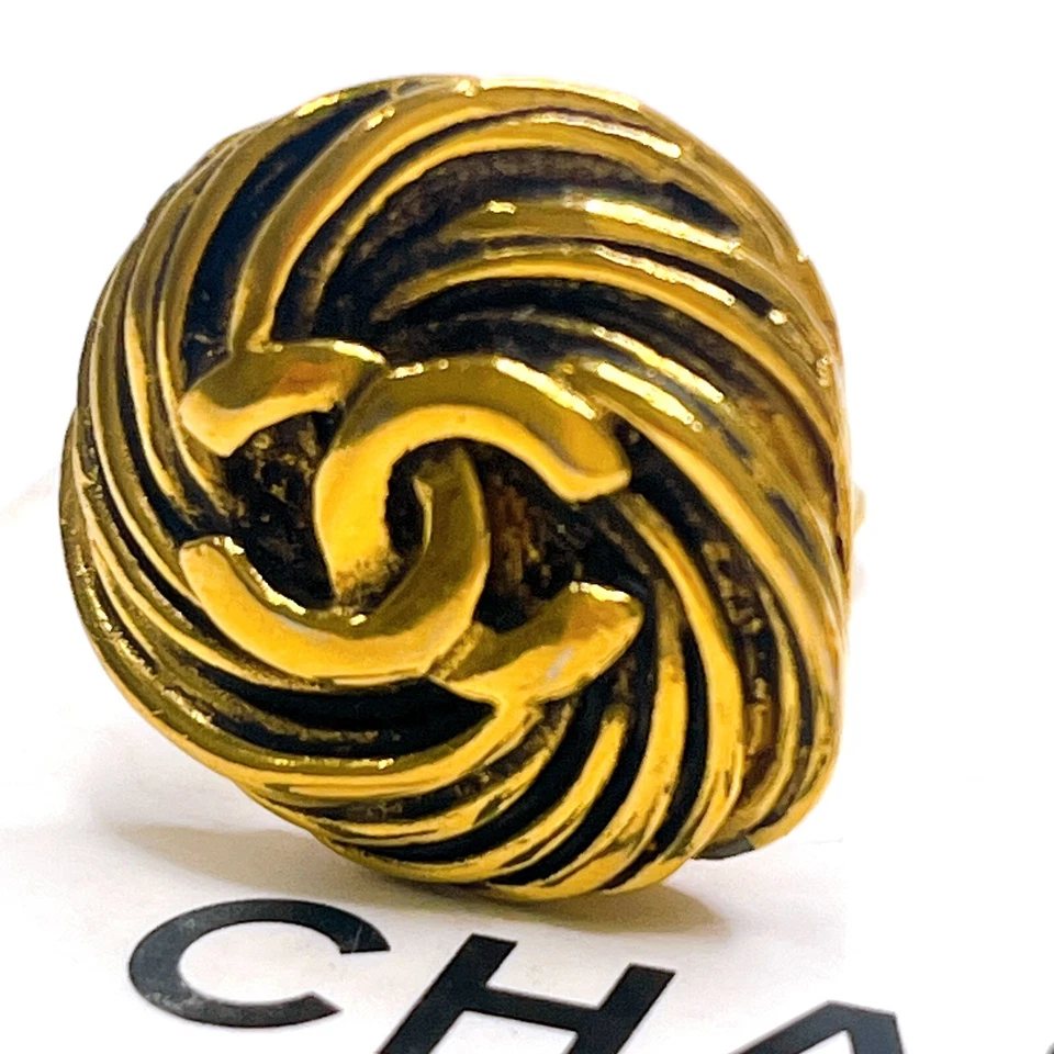 Pendientes 2223 firmados por Chanel logotipo Coco CC tono dorado clásico joyería redonda JAPÓN Foto 4 de 4