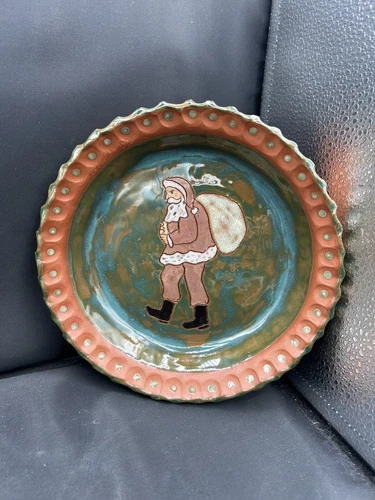 Vintage Andrew Loercher Santa Christmas Hand Painted Crimped Redware Plate 8”