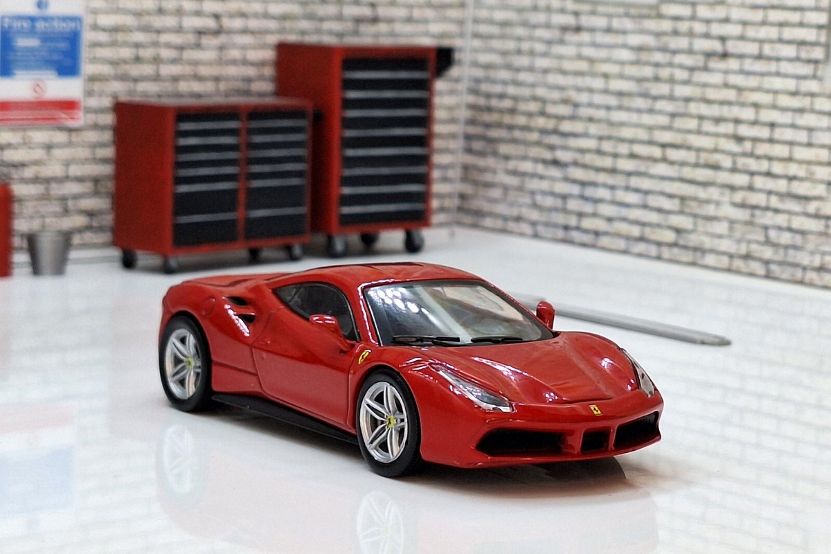 フェラーリ 488 GTB 2015 ミニカー Ferrari 488 GTB 2015 - Red 1:43 Scale Model Cased by IXO | eBay