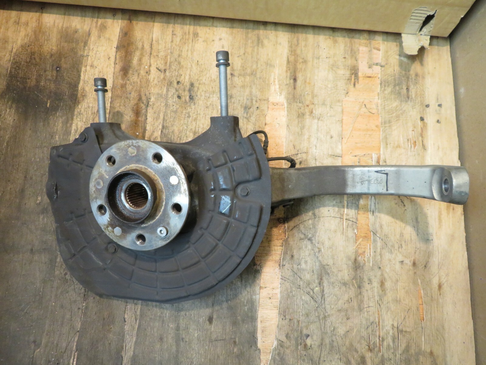 2014-2017 MASERATI GHIBLI SEDAN AWD FRONT LEFT DRIVER SIDE SPINDLE KNUCKLE OEM