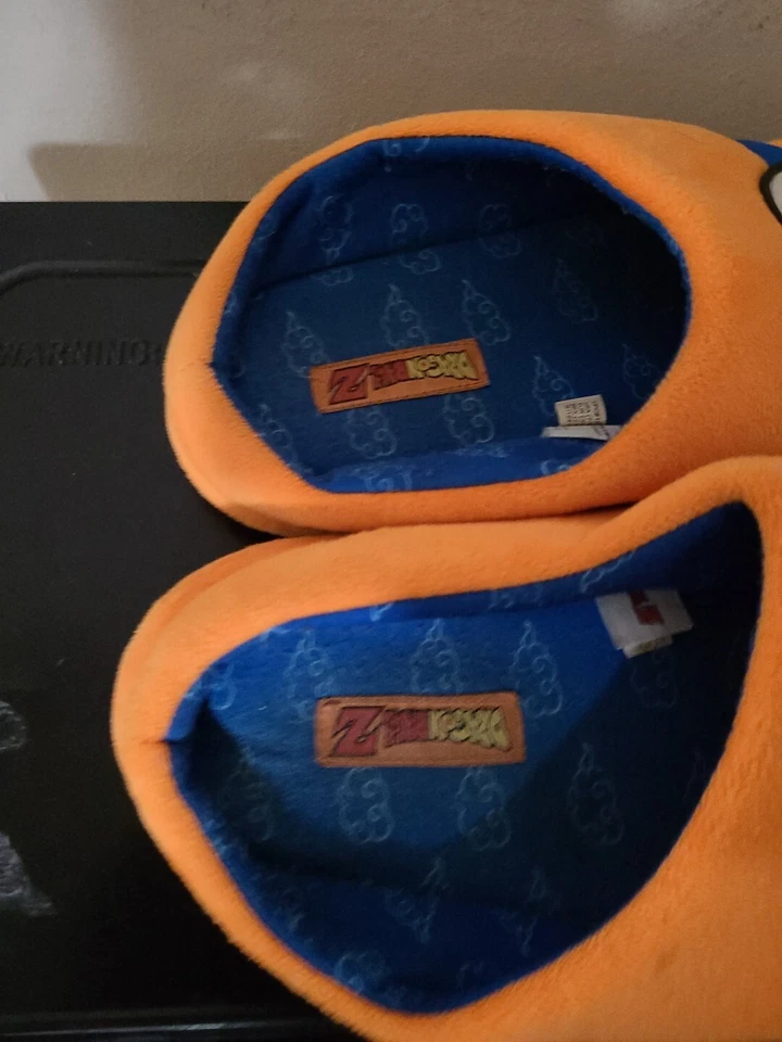 Zapatillas zueco de felpa Dragonball Z para hombre talla 8,5 Foto 3 de 4