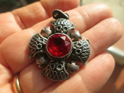 Collane e ciondoli antichi in argento in argento con pietra principale ametista