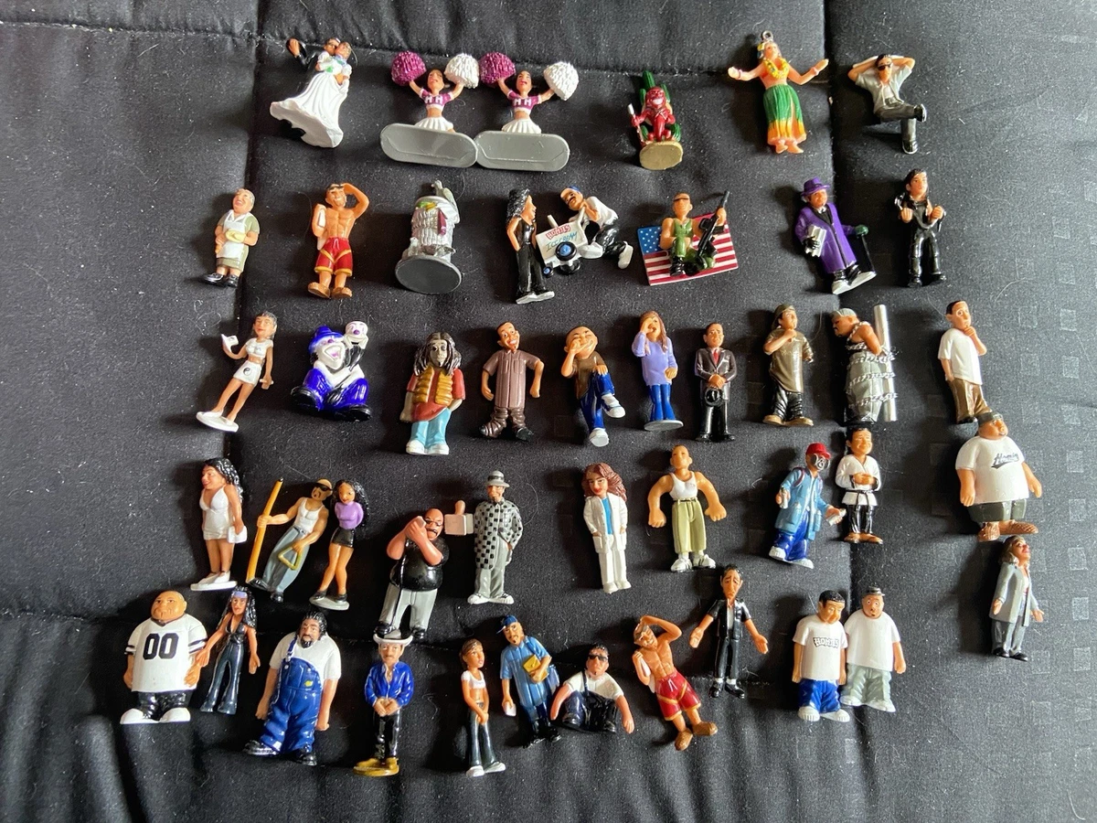 25+ 2000 Year Manufactured Designer & Urban Vinyl Action Figures