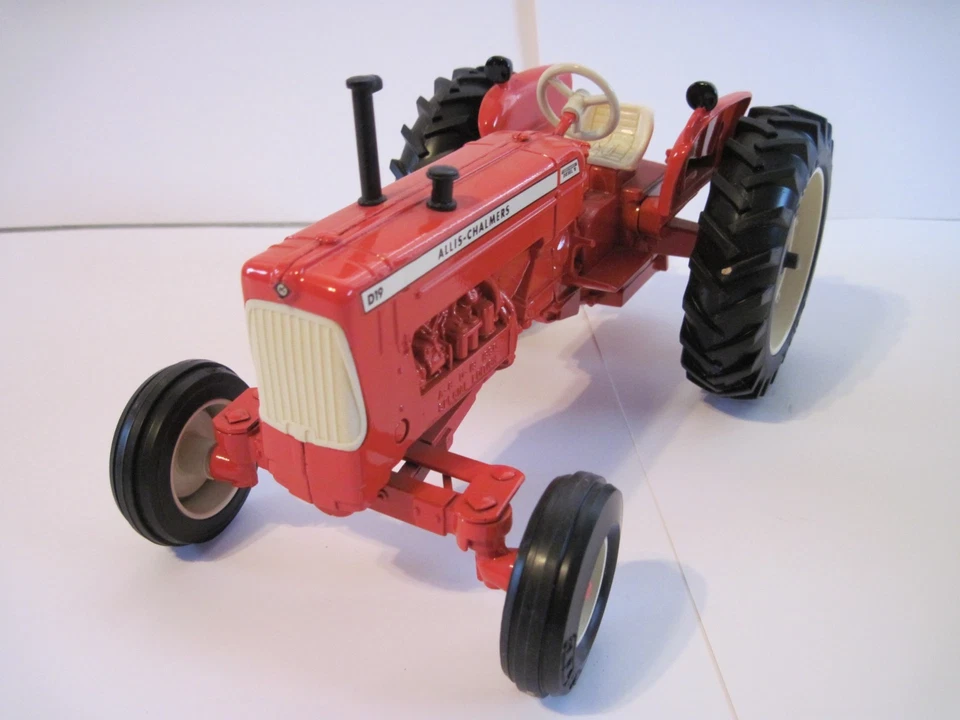 Allis Chalmers Farm Toy Tractor "D-19" 1/16 - Image 3 of 4