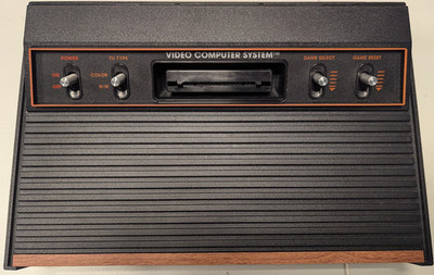 Atari 2600 Schwarz und Holzoptik Spielekonsole HDMI GUT 8 Spiele #SOP 1726 M35