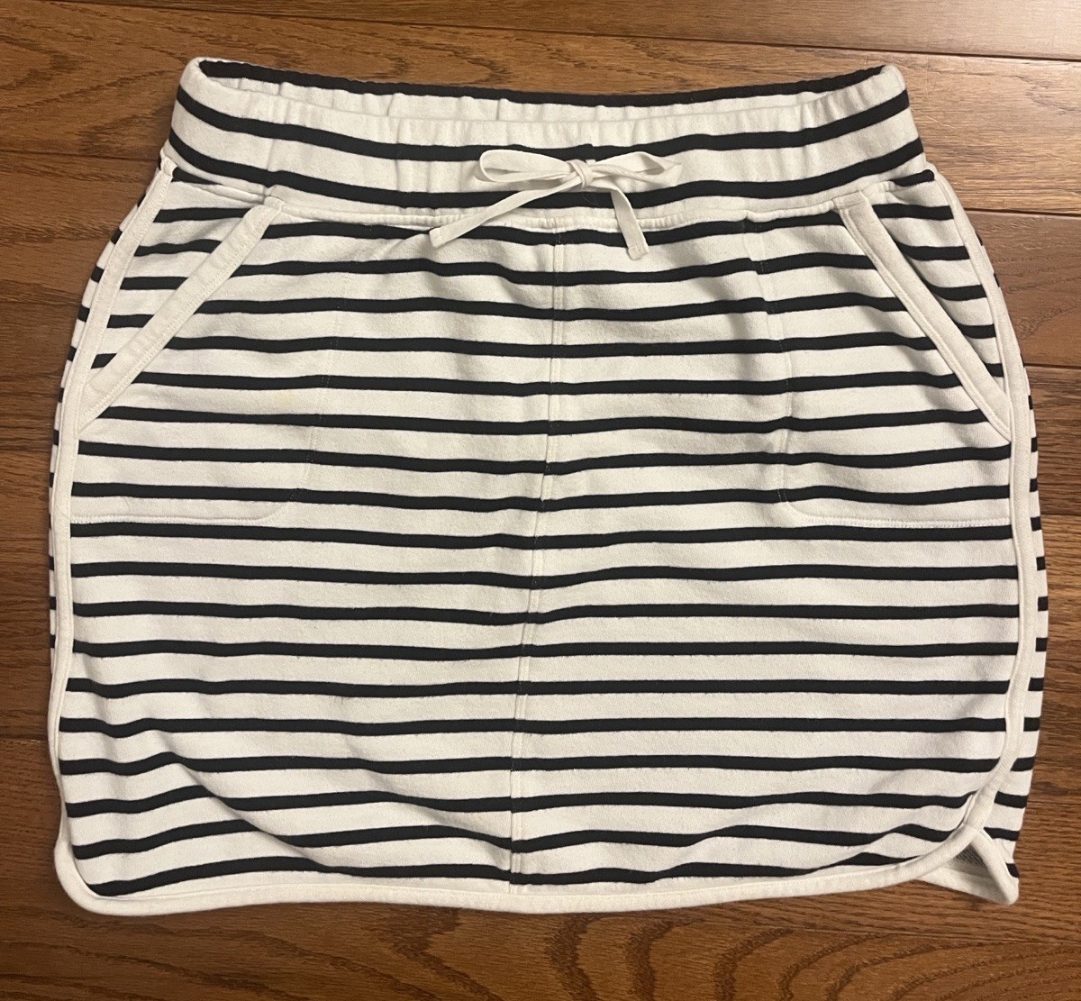 T by Talbots Black and White Stripe Knit Short Skirt, Pockets, Women's L