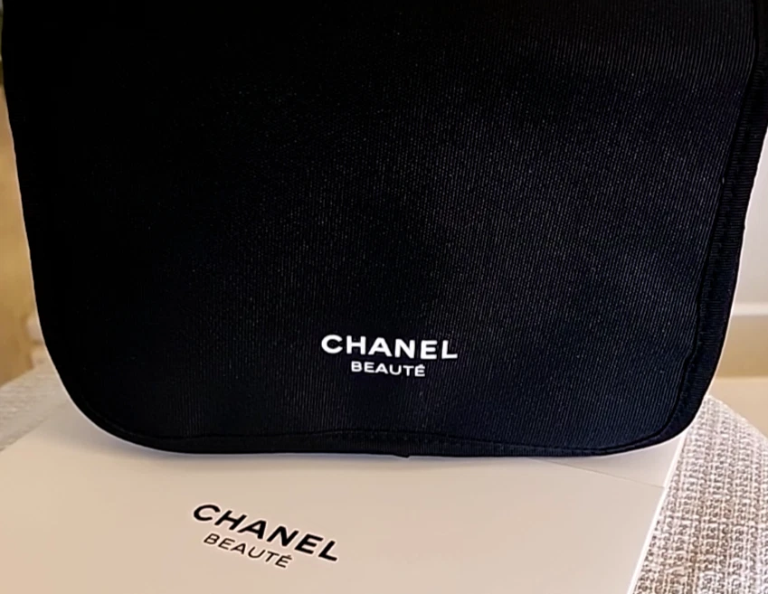 CHANEL Beaute Colgante Viaje Artículos de Aseo Maquillaje Organizador Bolsa Novedad NUEVO Foto 2 de 4