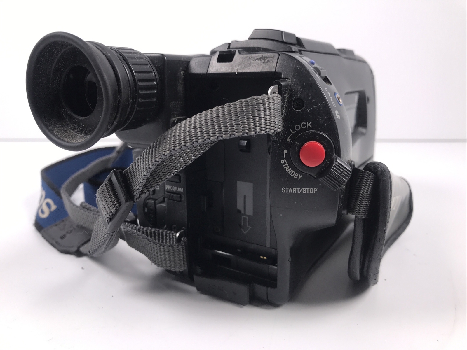 Sony Handycam CCDTRV25 Digital 8 Video Camcorder 64x Optical Zoom “won