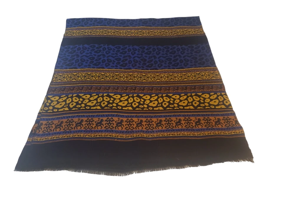 Cachecol feminino de lã 64" x 27" amarelo roxo animal marinho 1/2" franja feito em CEE - Imagem 2 de 4