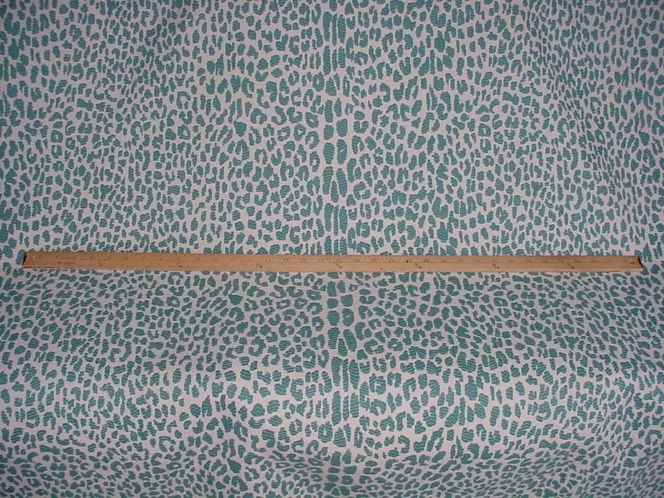 Tela de tapicería para cortinas Lee Jofa 2012116 Ocicat verde azulado guepardo 2-1/2 años Foto 2 de 4