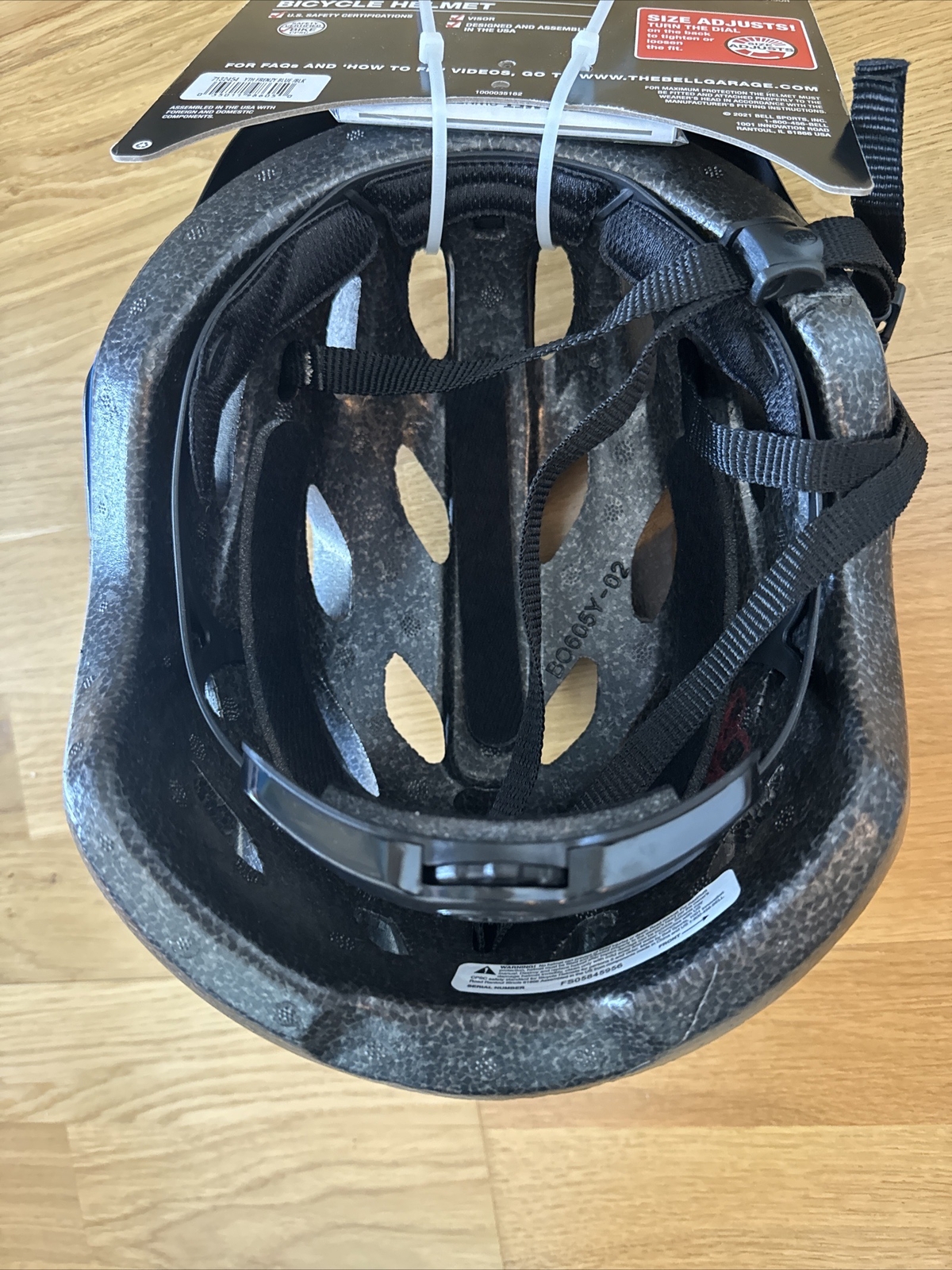 Bell Frenzy Youth 8-14 52-58cm Bike Bicycle Helmet Blue & Black NEW Boys Girls