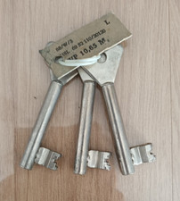 ORIGINAL DDR - VINTAGE - 3 SEHR ALTER SCHL&Uuml;SSEL AUS DER DDR MIT PREISSCHILD