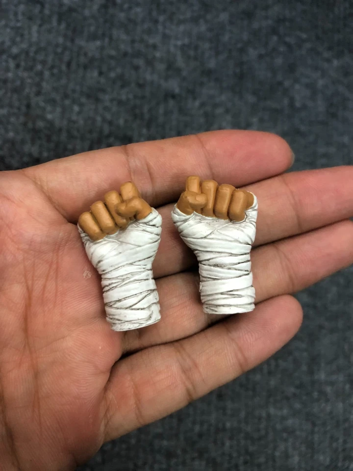 1/6 Hot Toys MMS19 Rocky Balboa Sylvester Stallone Fist Hands for Action Figure - Image 2 of 4