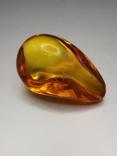 Bernstein Naturbernstein poliert Handschmeichler ca. 6 8g sehr schöne Farbe