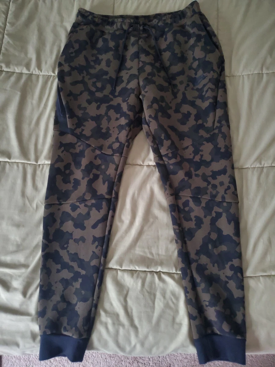 Men's printed camo 2025 joggers nike tech fleece