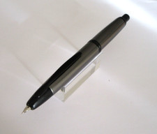 MYTHIQUE STYLO PLUME RETRACTABLE PILOT CAPLESS GRIS ET MAT NEUF DE STOCK N250